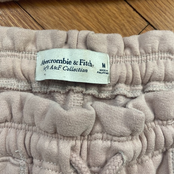 SOLD. Abercrombie Set - Picture 4 of 5